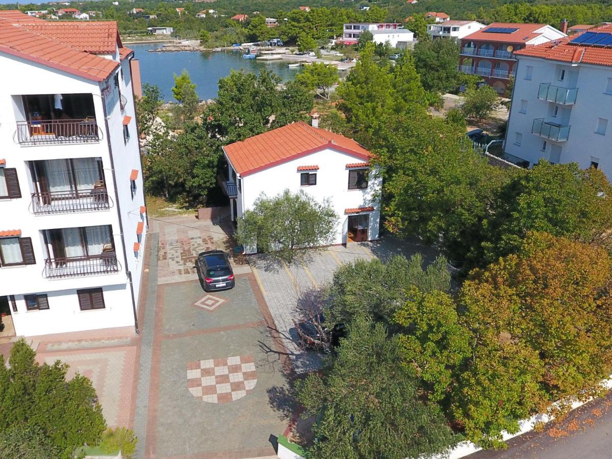 Pansion Croatia Bed and Breakfast Starigrad Paklenica Esterno foto