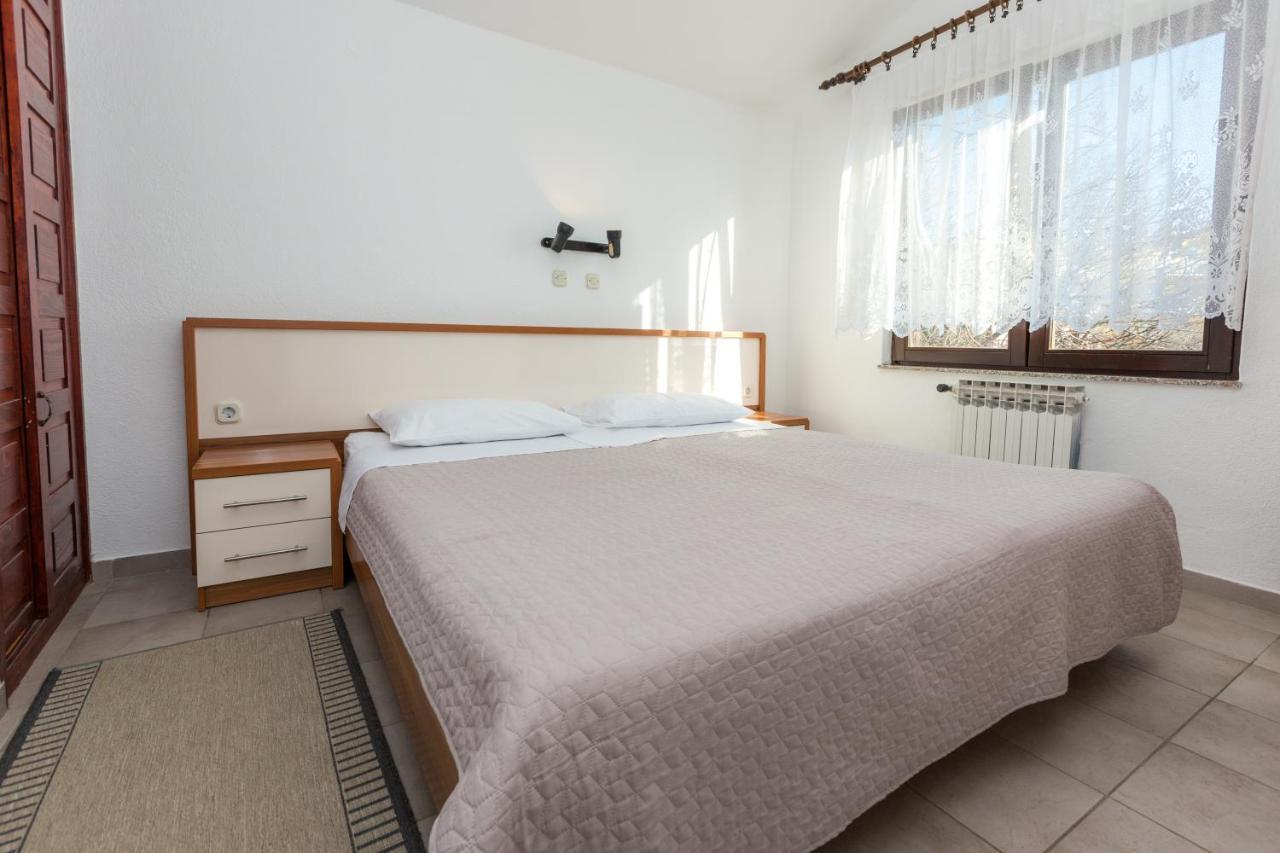 Pansion Croatia Bed and Breakfast Starigrad Paklenica Esterno foto