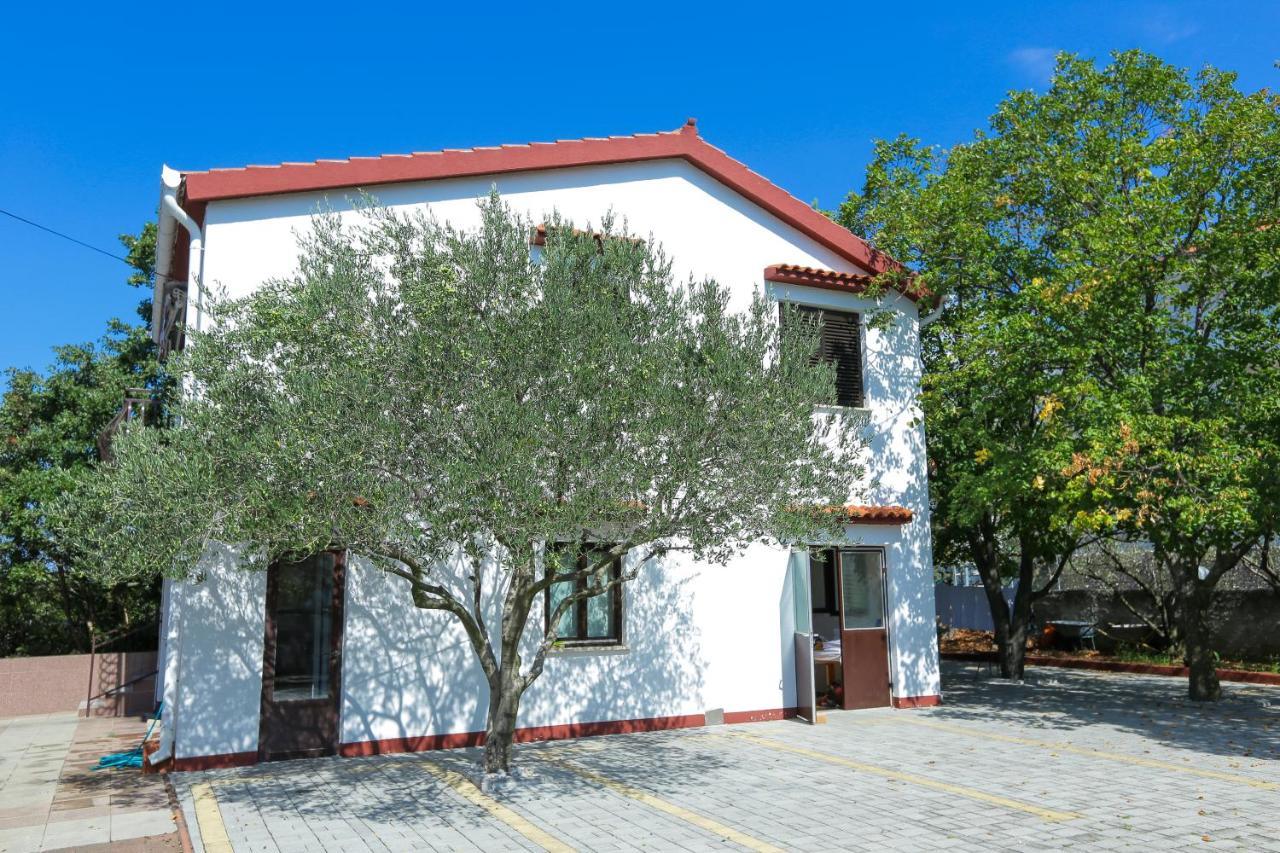 Pansion Croatia Bed and Breakfast Starigrad Paklenica Esterno foto